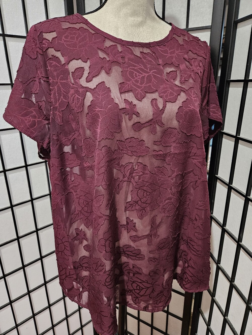 Torrid Size 00 (Large) Burgundy Floral Lace Sheer Short Sleeve Blouse - Picture 3 of 6